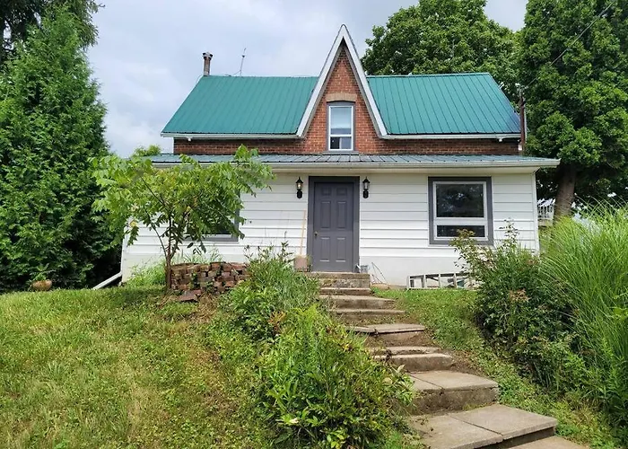 Quiet And Cozy Farmhouse